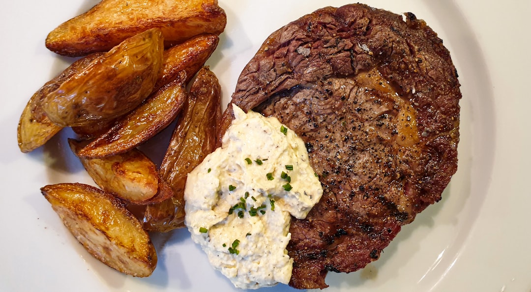 Photo grilling steak